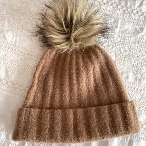 Aritzia -Auxiliary Toque/Beanie